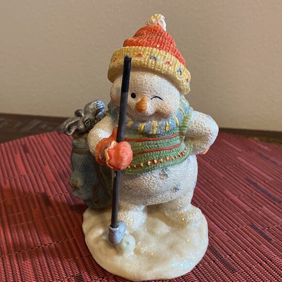 OMG Two Cute Snowmen Golfing - Picture 2 of 13